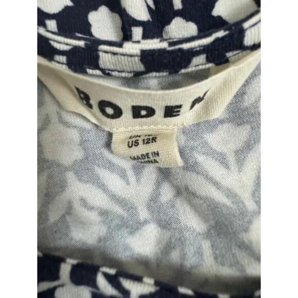 Elegant Blue and White Patterned Dress - Picture 11 of 13